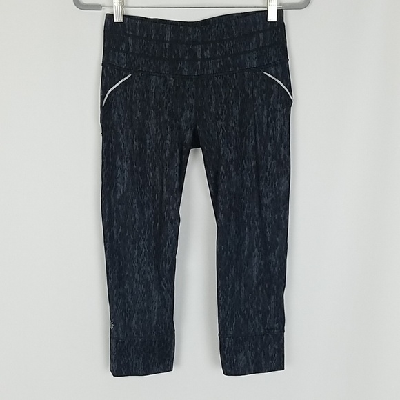Athleta women S Reptile Relay capri Flint grey - Picture 2 of 8